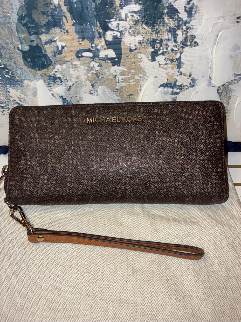 NWOT Michael Kors Dark Brown Logo Zip-Around Wristlet Wallet with Gold Hardware - Picture 11 of 14